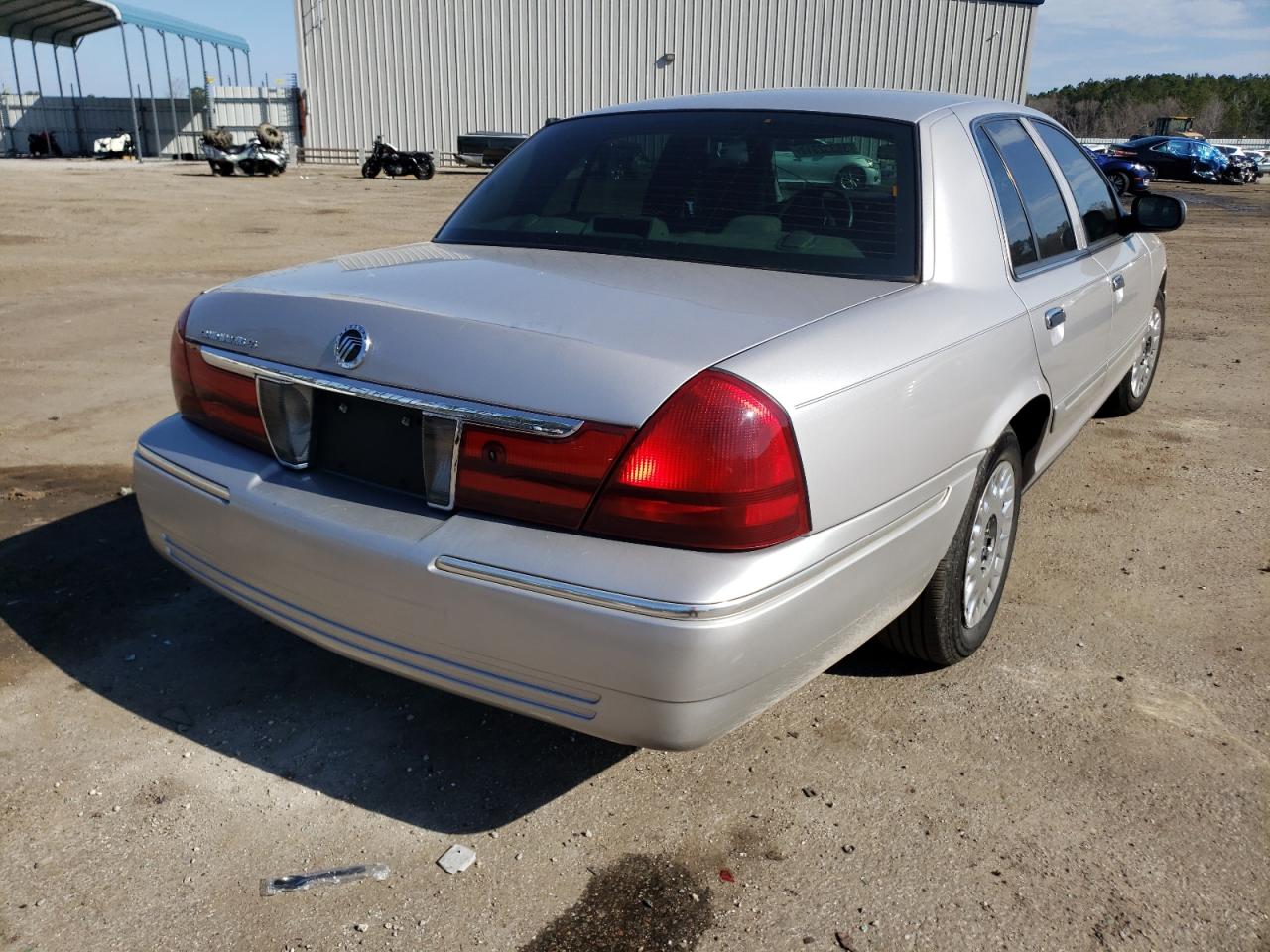 Photo 4 from auction – 2004 MERCURY GRAND MARQ with VIN 2MEFM74W34X632583