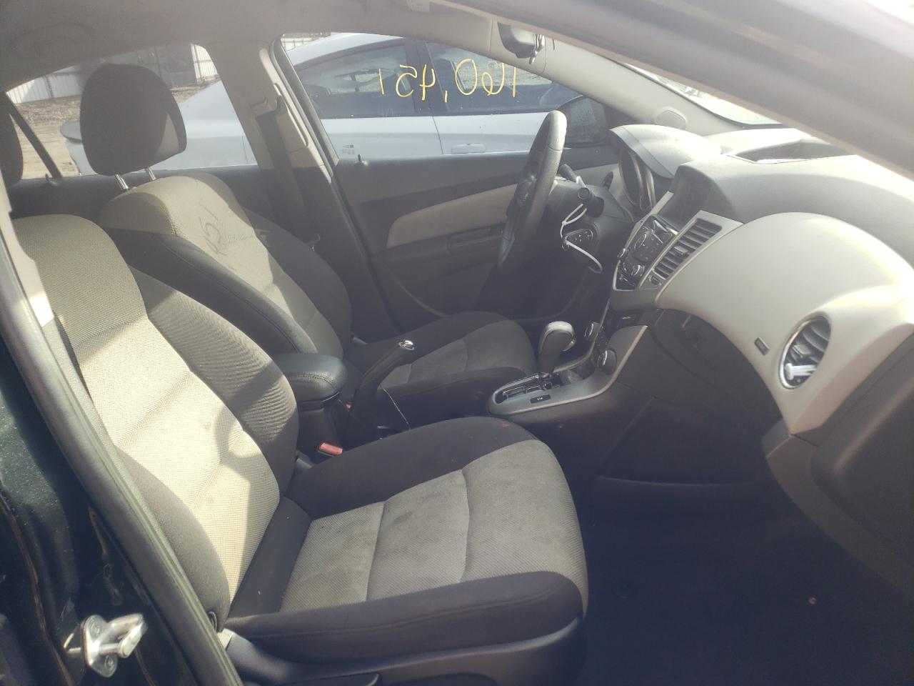 Photo 5 from auction – 2012 CHEVROLET CRUZE LS with VIN 1G1PC5SH2C7333424