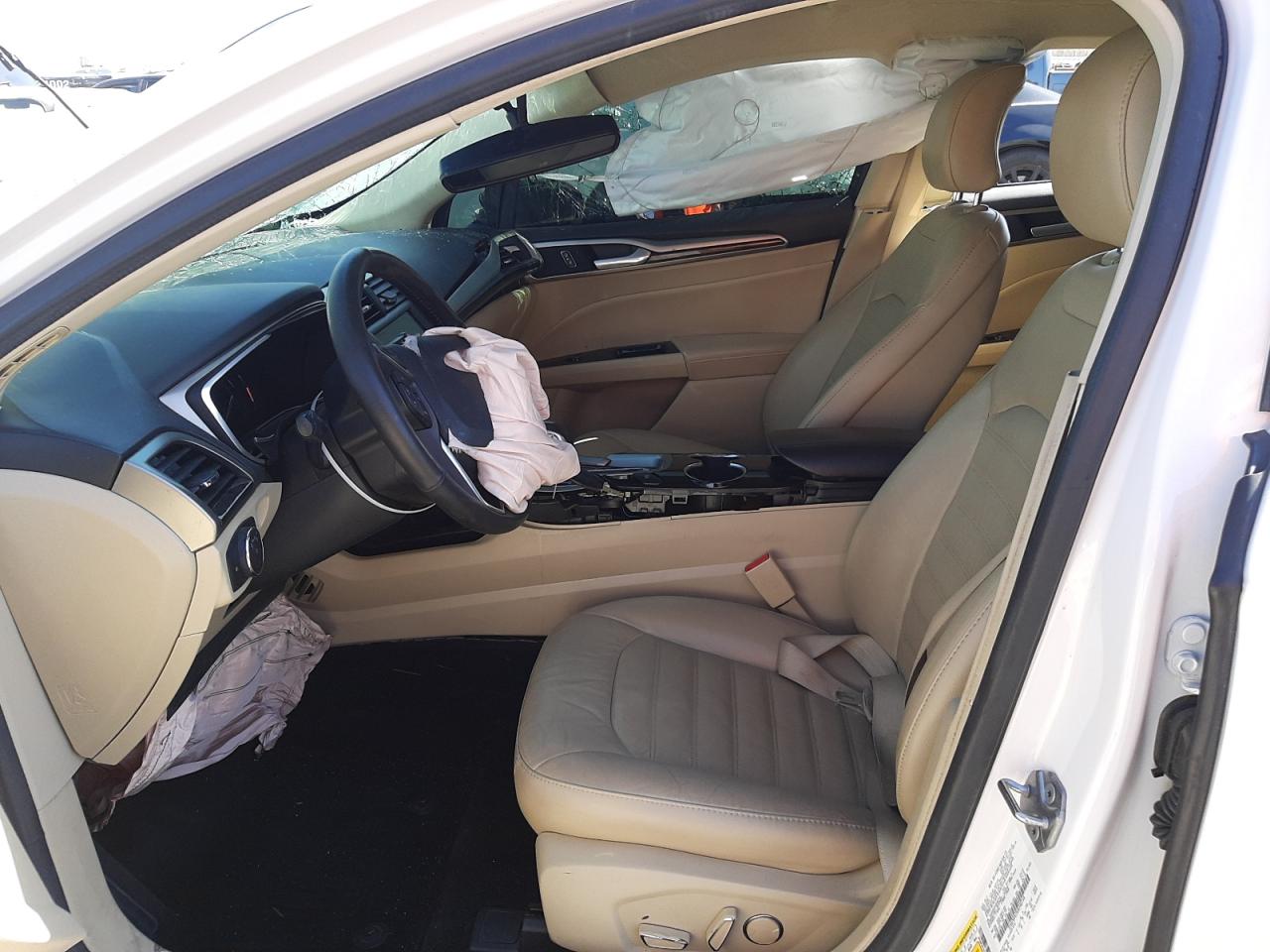 Photo 5 from auction – 2016 FORD FUSION SE with VIN 3FA6P0PU2GR240164