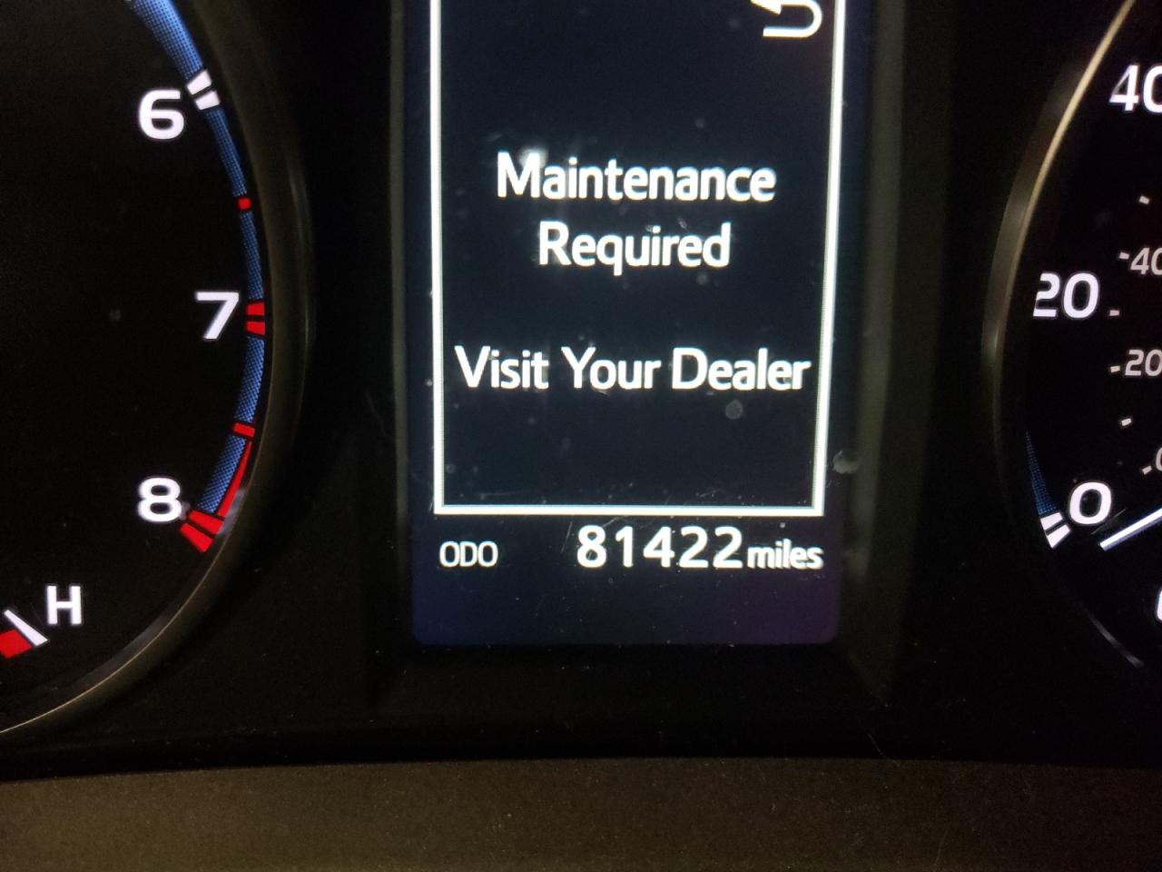Photo 8 from auction – 2017 TOYOTA RAV4 XLE with VIN 2T3RFREV8HW632184