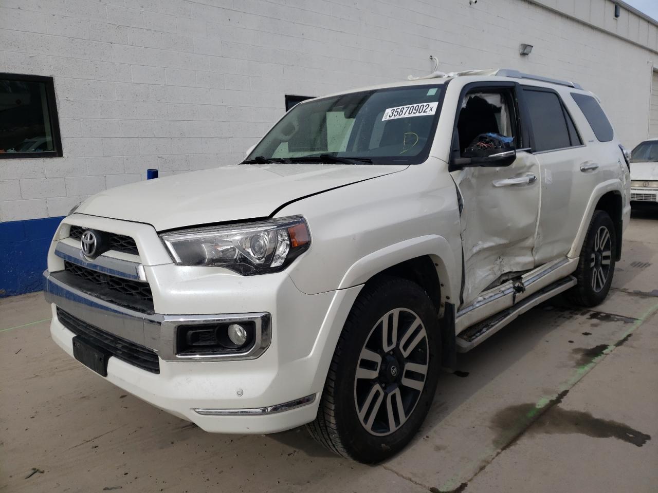 Photo 2 from auction – 2016 TOYOTA 4RUNNER SR with VIN JTEBU5JR3G5308389