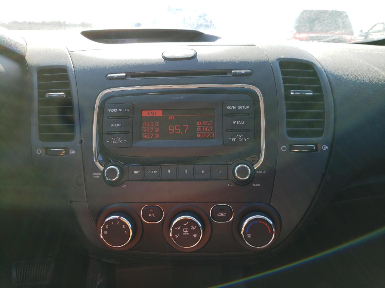 Photo 9 from auction – 2018 KIA FORTE LX with VIN 3KPFK4A71JE216309
