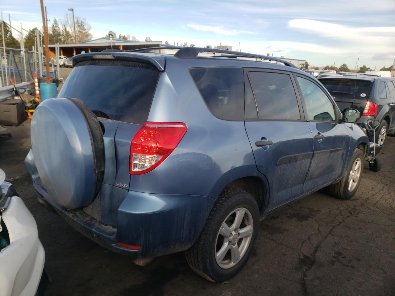 Photo 4 from auction – 2006 TOYOTA RAV4 with VIN JTMBD35V865023752