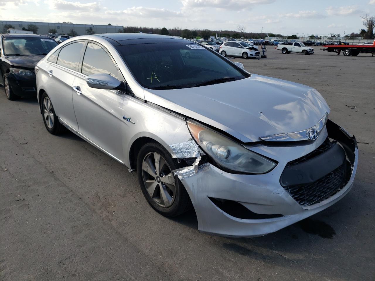 HYUNDAI SONATA HYB 2011 with VIN KMHEC4A48BA018941 - Photo from auction