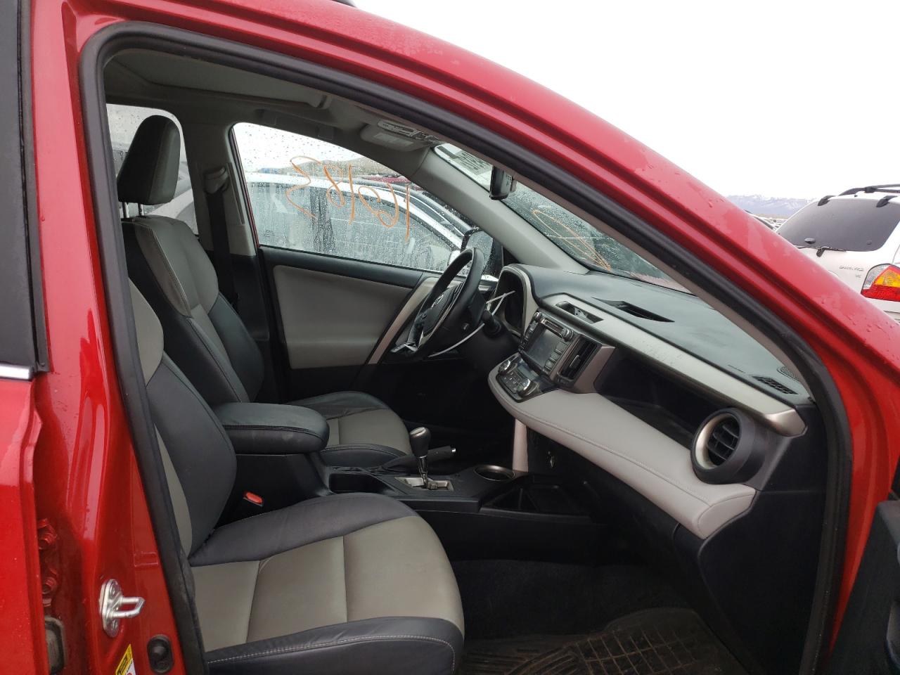 Photo 5 from auction – 2015 TOYOTA RAV4 LIMIT with VIN 2T3DFREV2FW243774
