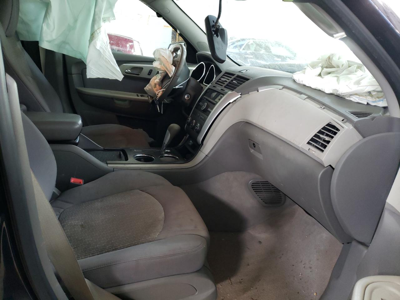 Photo 5 from auction – 2011 CHEVROLET TRAVERSE L with VIN 1GNKRFED8BJ397409