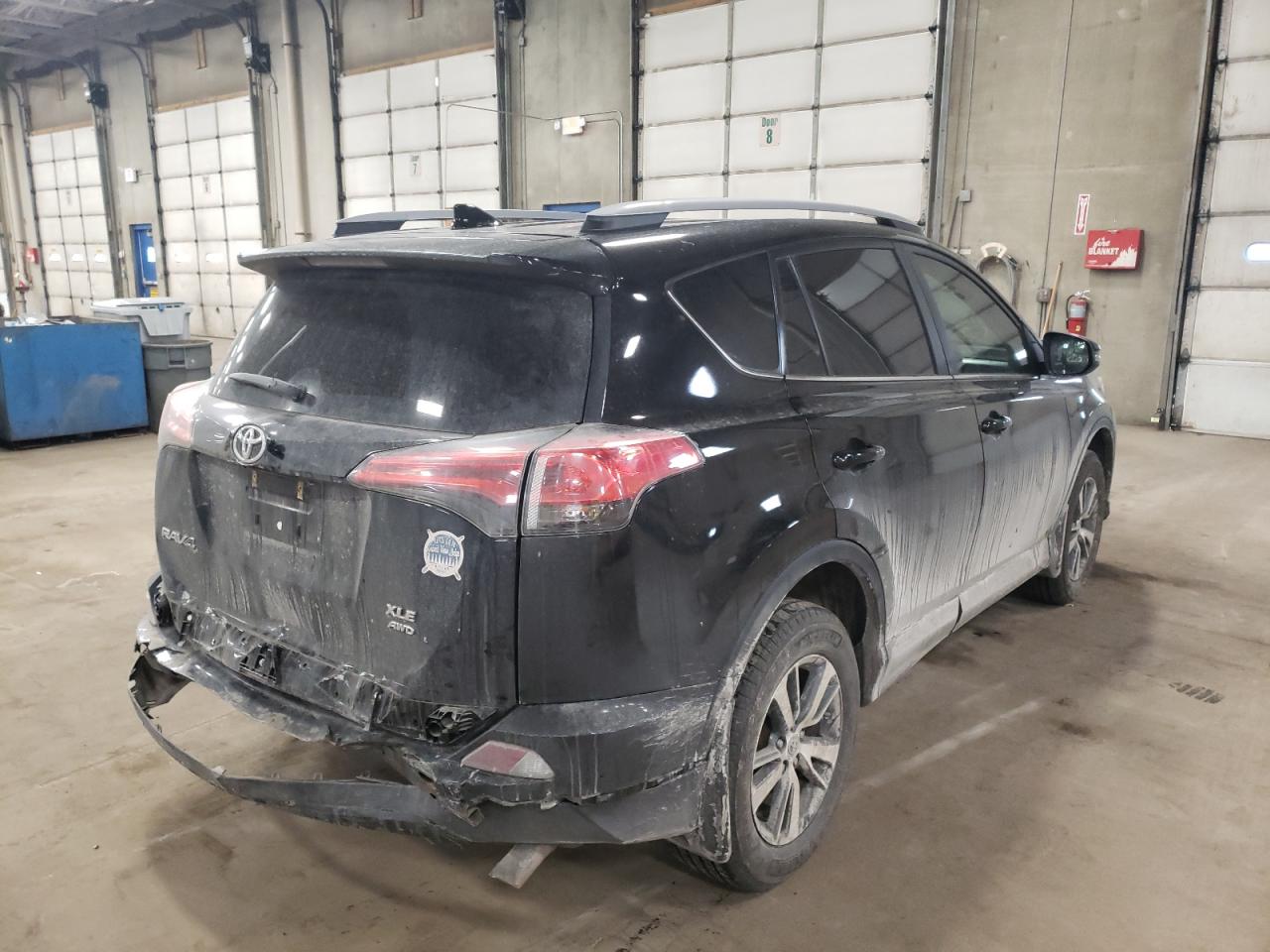 Photo 4 from auction – 2017 TOYOTA RAV4 XLE with VIN 2T3RFREV8HW632184