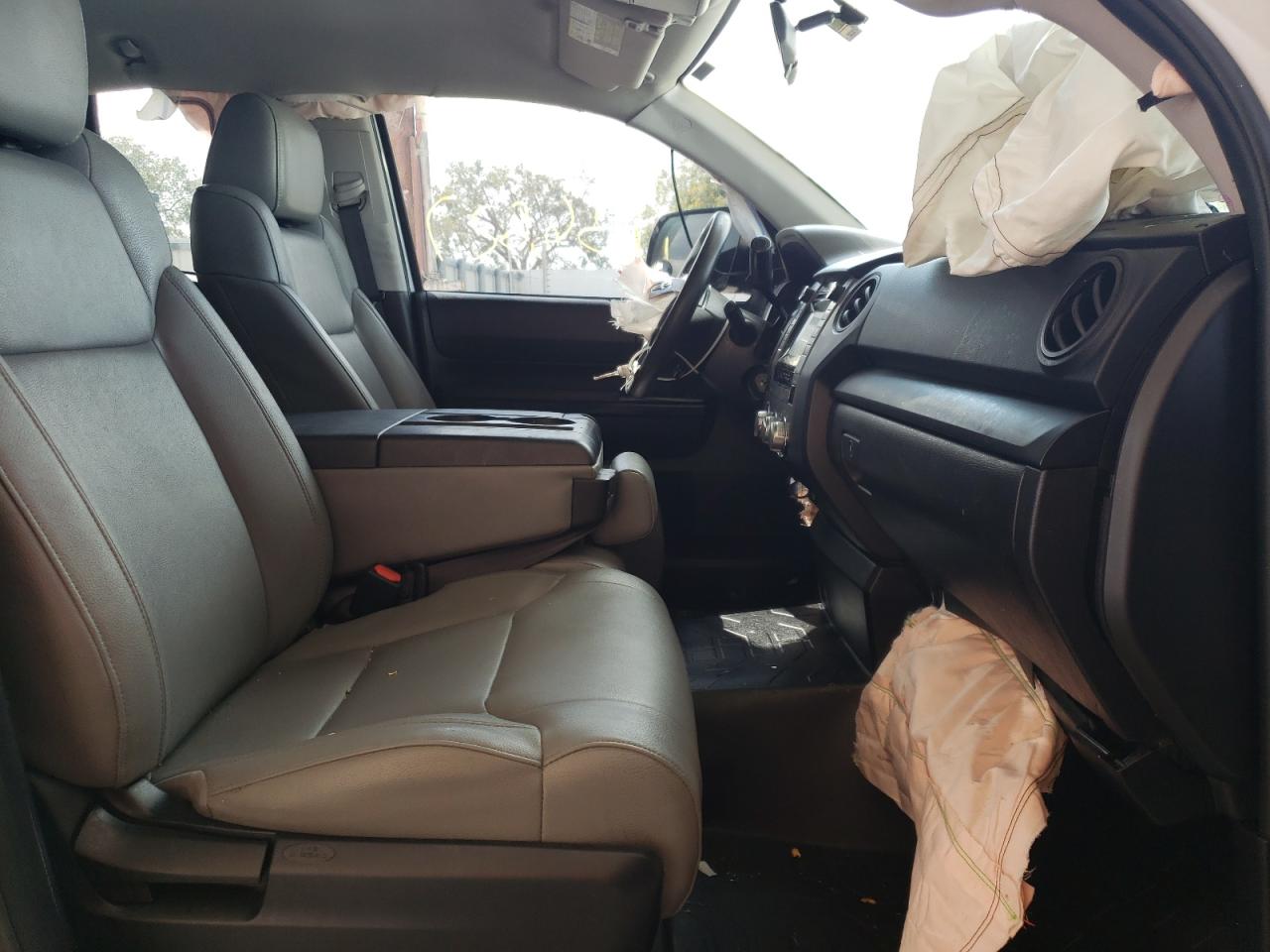 Photo 5 from auction – 2014 TOYOTA TUNDRA DOU with VIN 5TFRU5F13EX033159