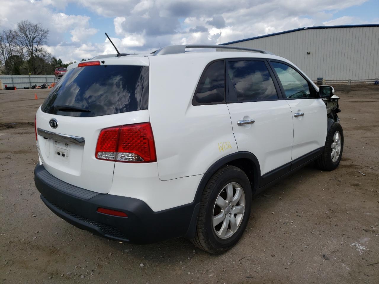Photo 4 from auction – 2013 KIA SORENTO LX with VIN 5XYKT3A65DG380182