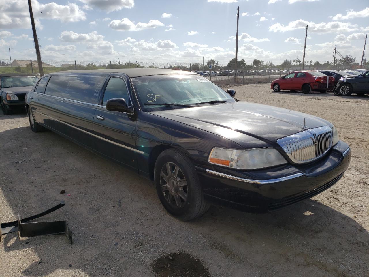 LINCOLN TOWN CAR E 2007 with VIN 1L1FM88W17Y621066 - Photo from auction