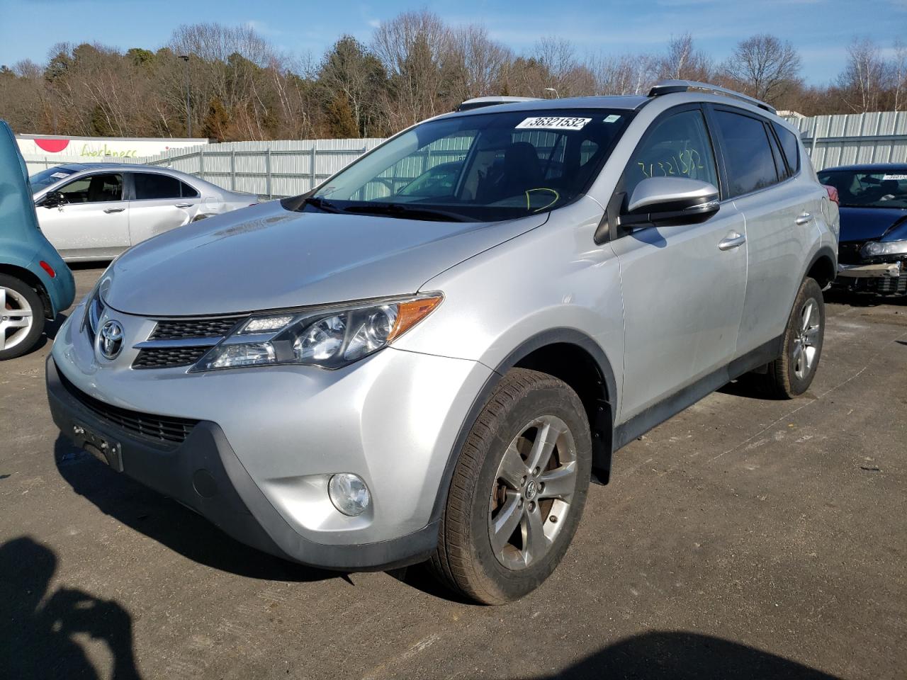 Photo 2 from auction – 2015 TOYOTA RAV4 XLE with VIN JTMRFREV3FJ037190