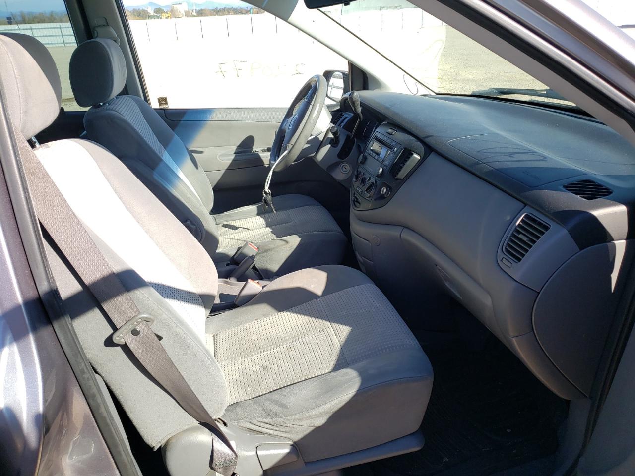 Photo 5 from auction – 2004 MAZDA MPV WAGON with VIN JM3LW28AX40529103