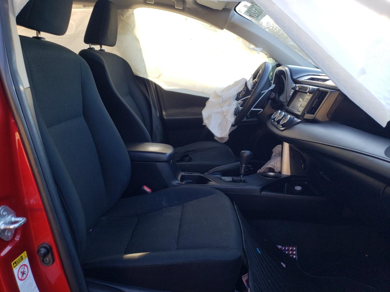 Photo 5 from auction – 2014 TOYOTA RAV4 LE with VIN JTMBFREVXED073733
