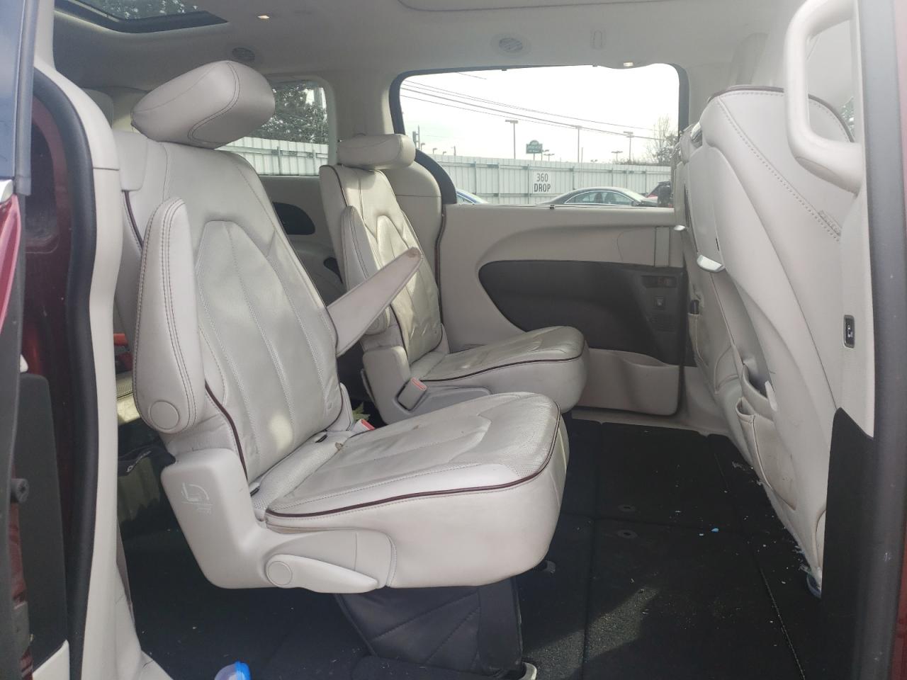 Photo 6 from auction – 2017 CHRYSLER PACIFICA L with VIN 2C4RC1GG4HR593631