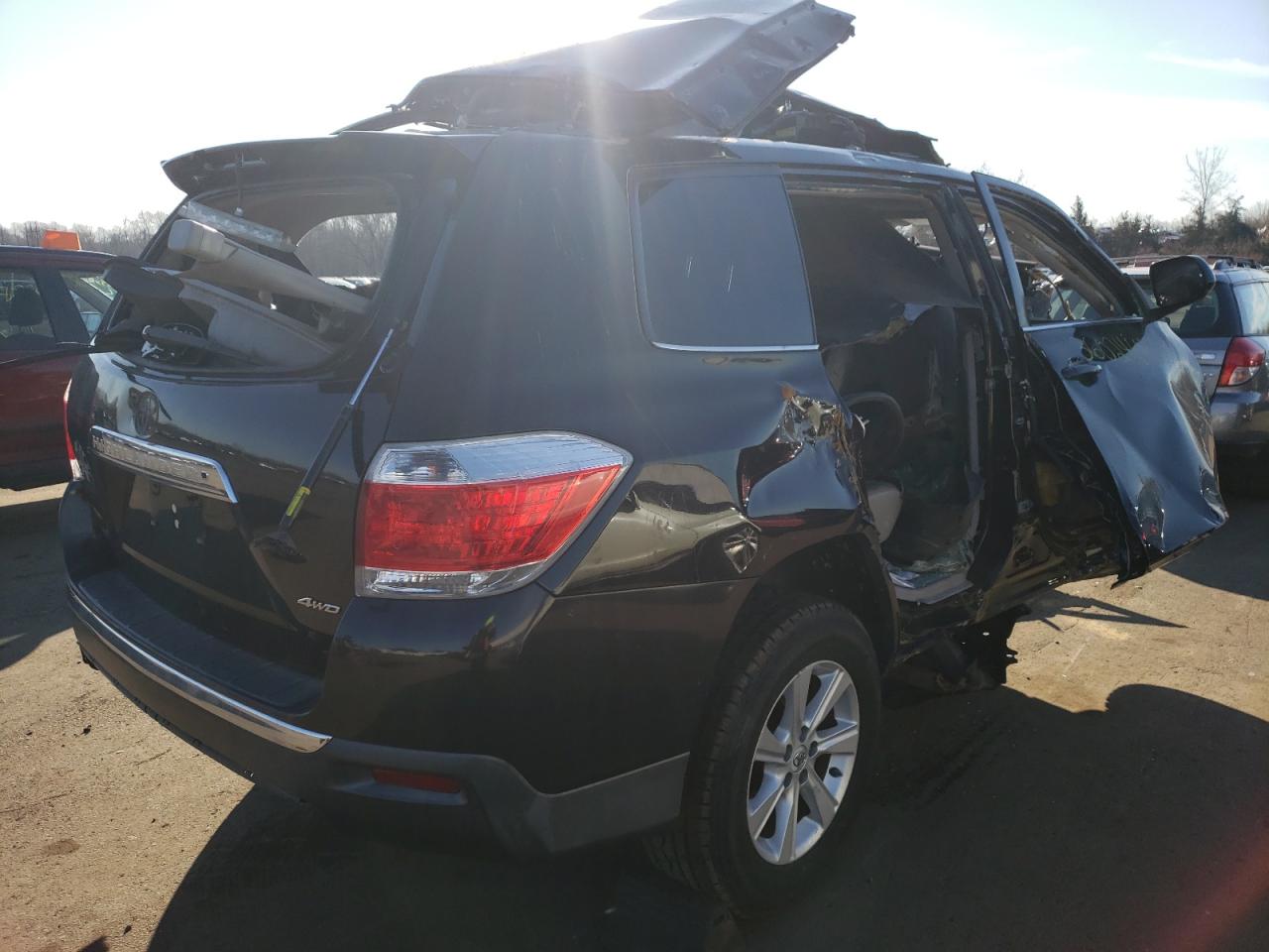 Photo 4 from auction – 2011 TOYOTA HIGHLANDER with VIN 5TDBK3EH8BS056190