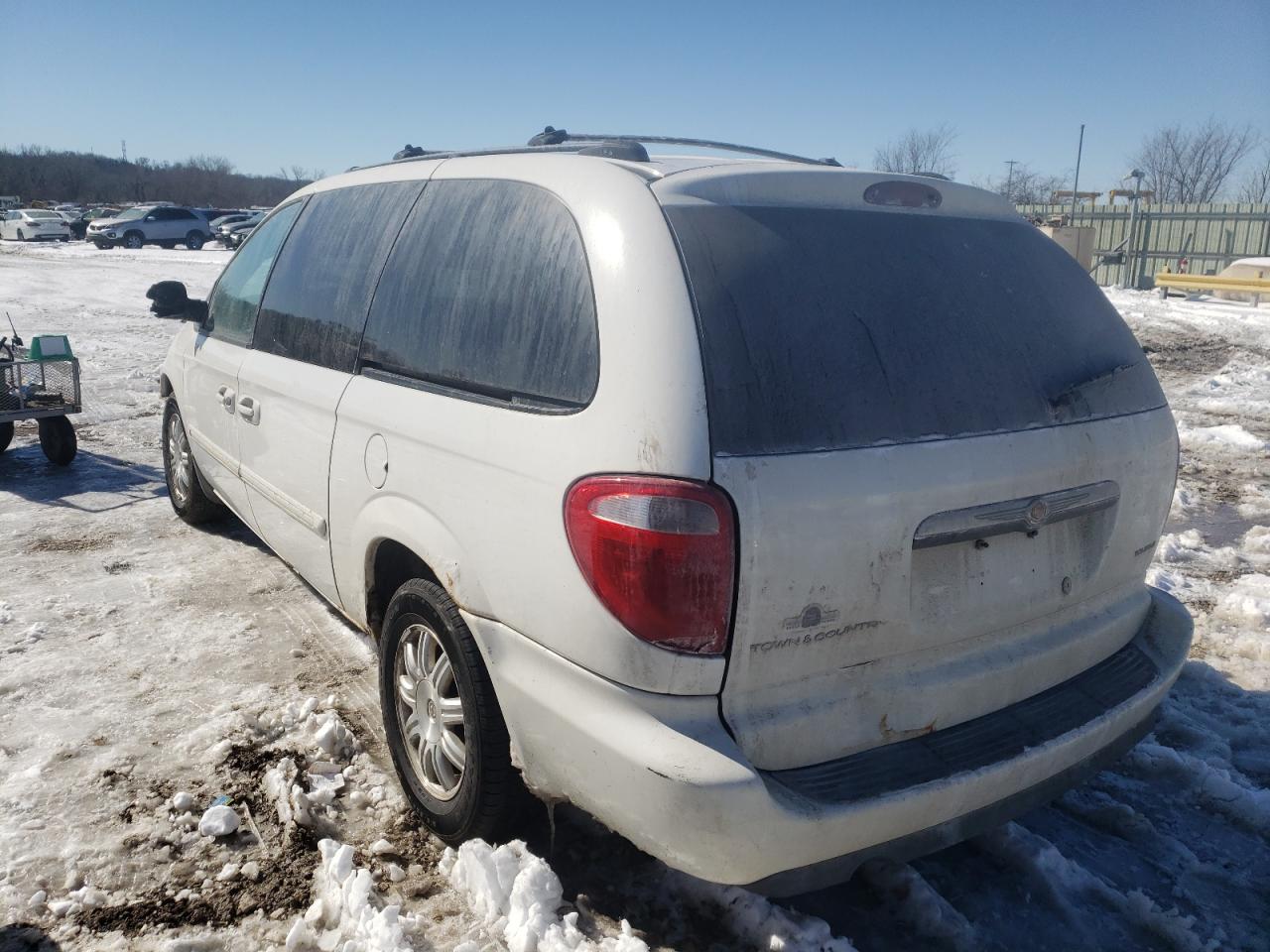 Photo 3 from auction – 2005 CHRYSLER TOWN & COU with VIN 2C8GP54L45R470605