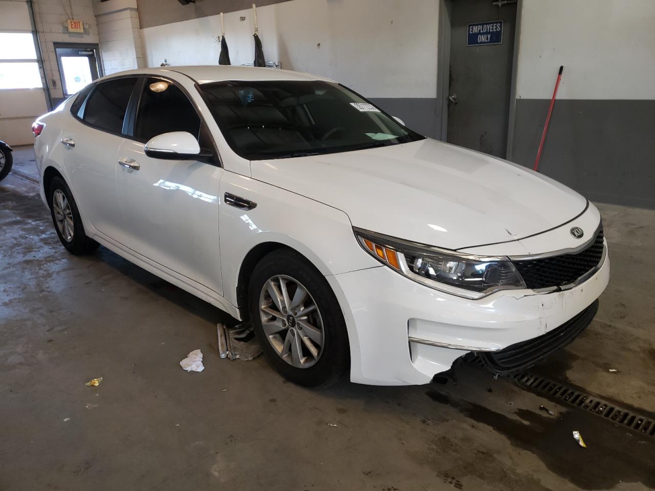 Photo 1 from auction – 2018 KIA OPTIMA LX with VIN 5XXGT4L30JG190286