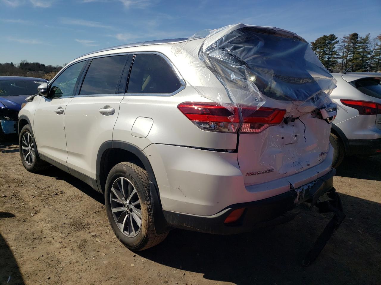 Photo 3 from auction – 2019 TOYOTA HIGHLANDER with VIN 5TDJZRFH5KS618166