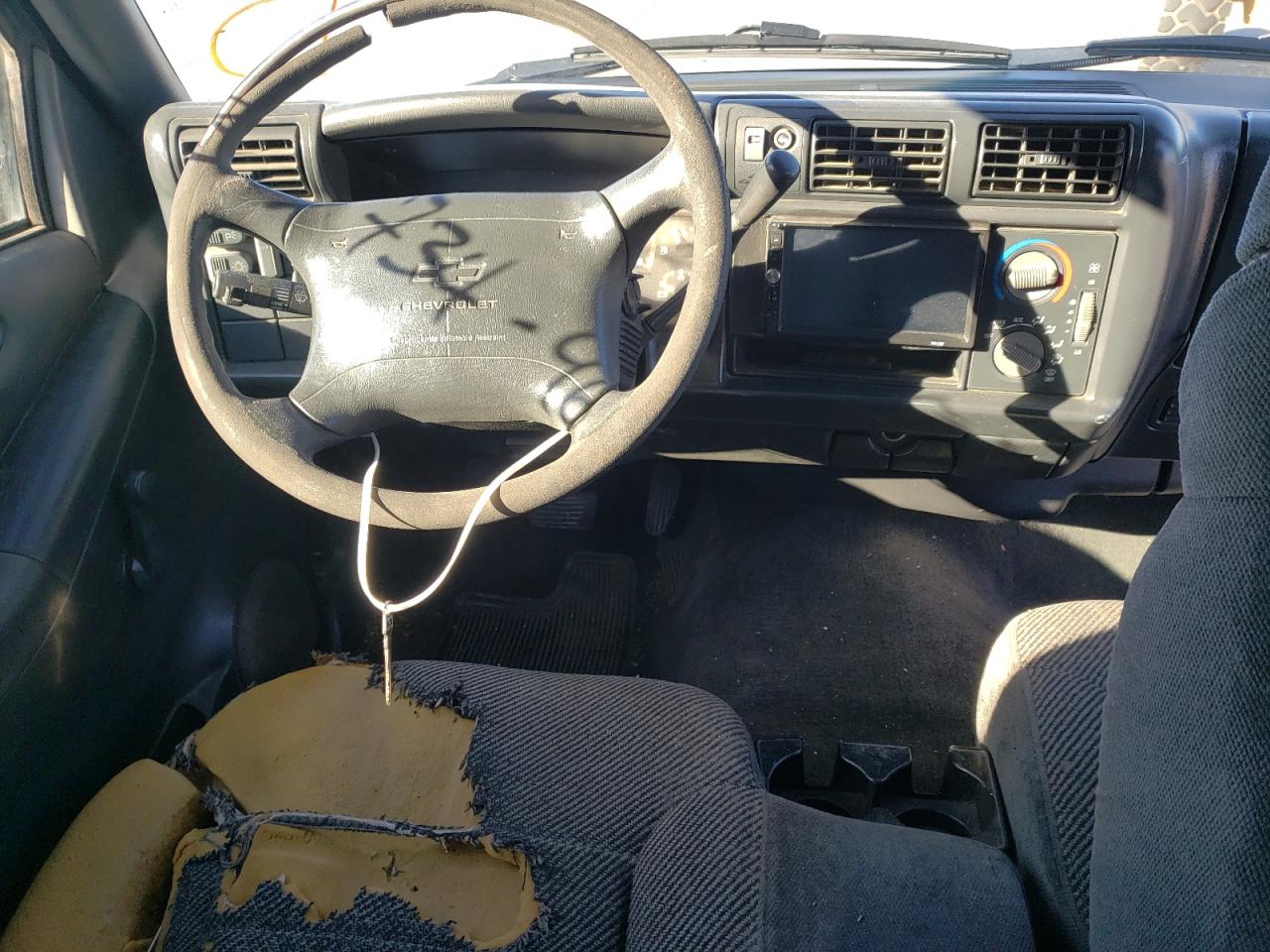 Photo 9 from auction – 1996 CHEVROLET S10 with VIN 1GCCS19W7T8156112