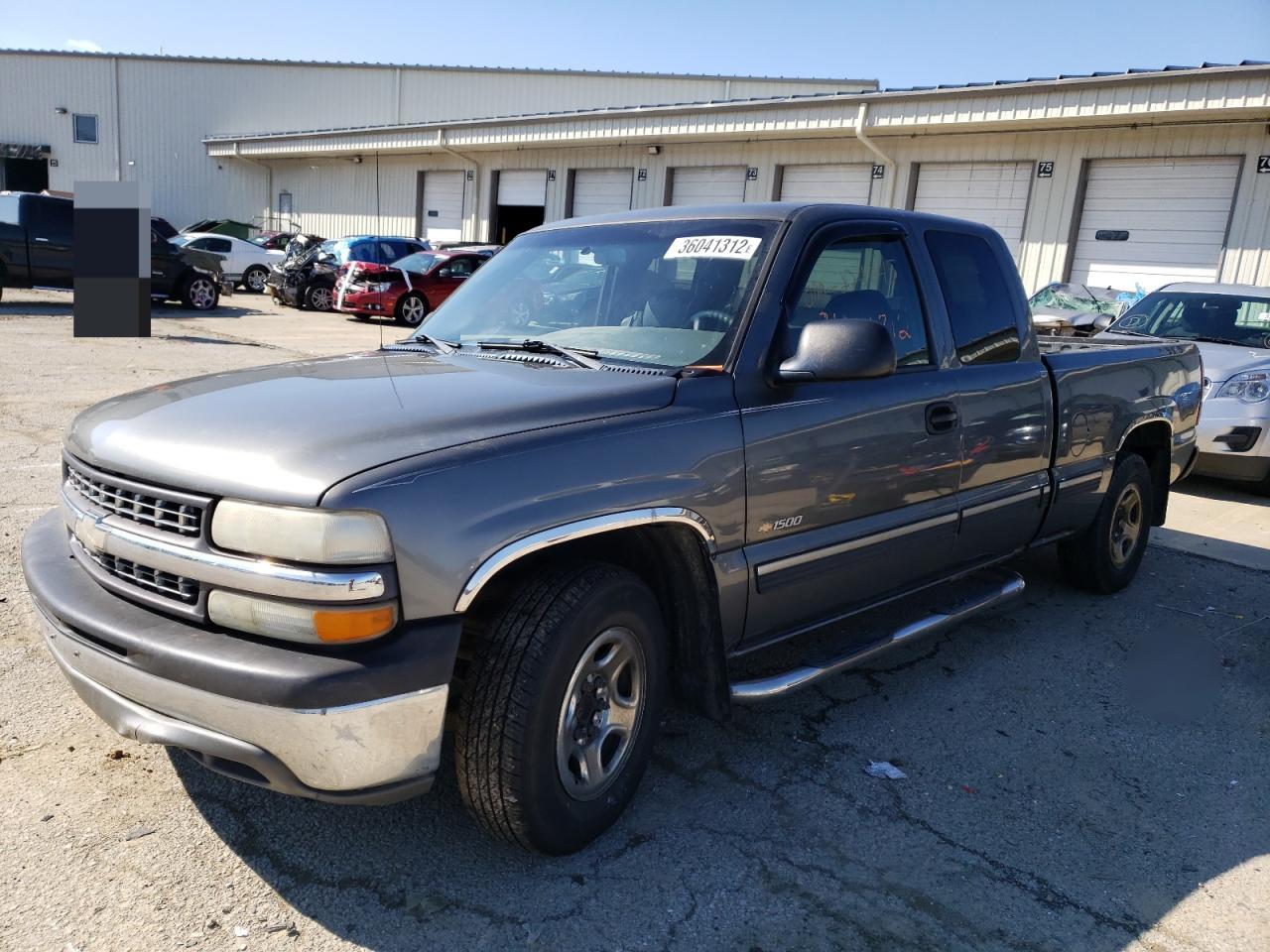 Photo 2 from auction – 2001 CHEVROLET SILVERADO with VIN 2GCEC19W411338579