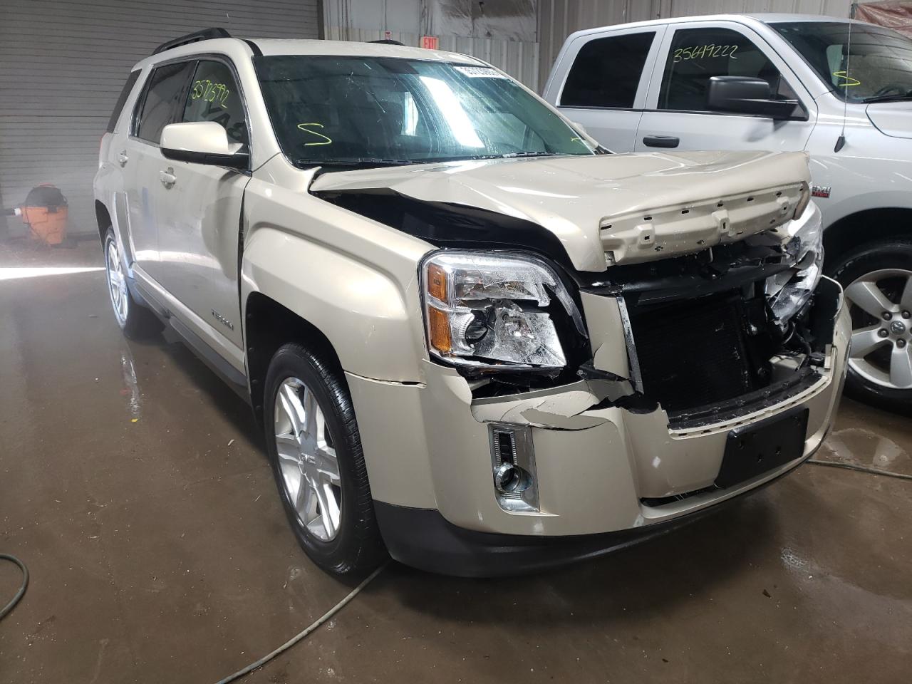 GMC TERRAIN SL 2011 with VIN 2CTFLTE59B6325901 - Photo from auction