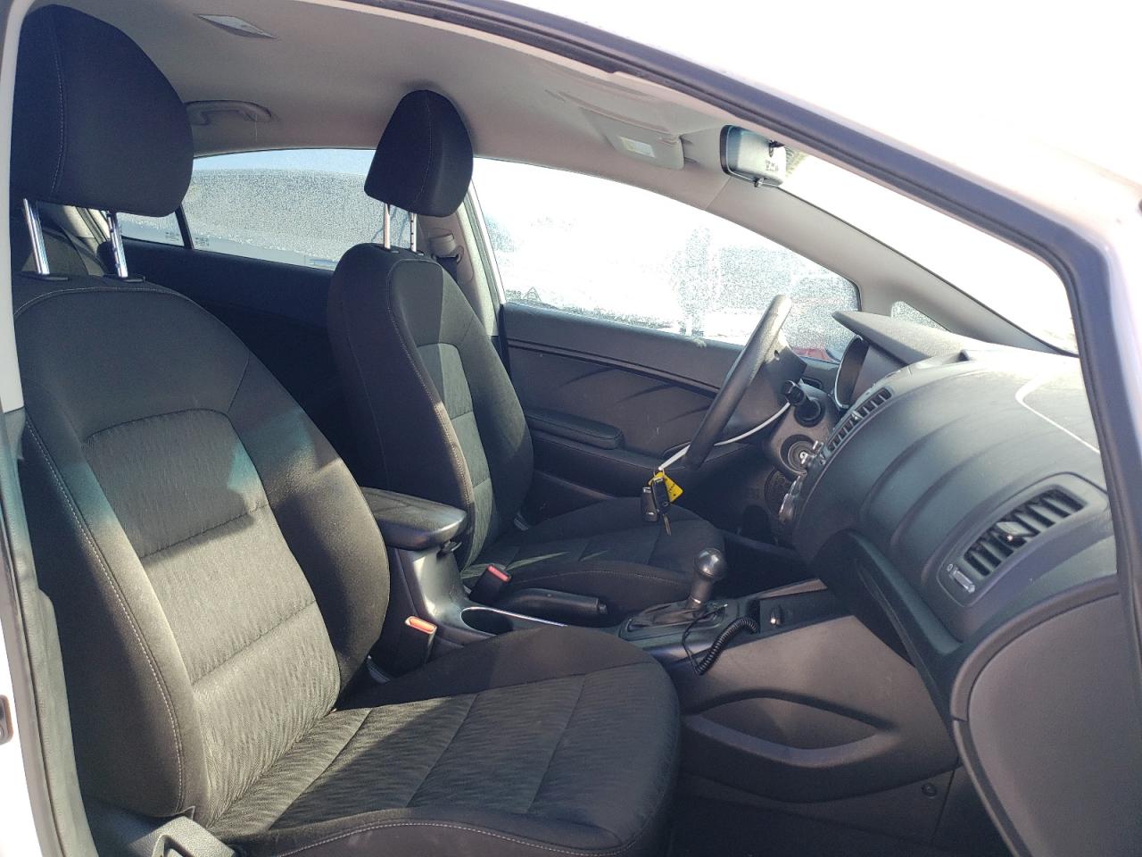 Photo 5 from auction – 2016 KIA FORTE LX with VIN KNAFK4A65G5615698