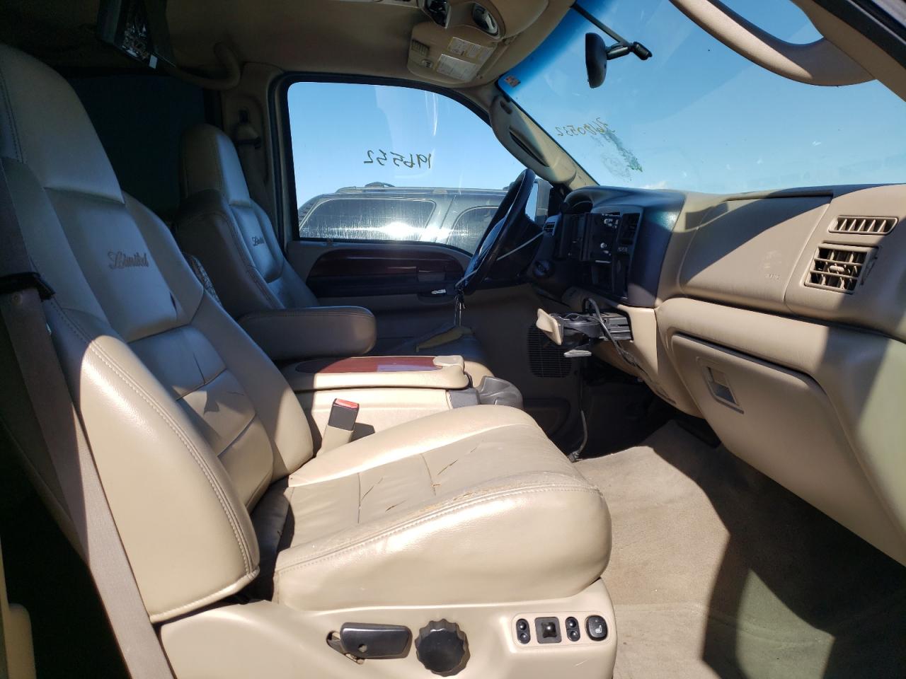 Photo 5 from auction – 2005 FORD EXCURSION with VIN 1FMSU43P65EA12821