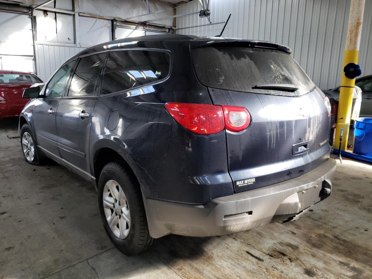 Photo 3 from auction – 2011 CHEVROLET TRAVERSE L with VIN 1GNKRFED8BJ397409