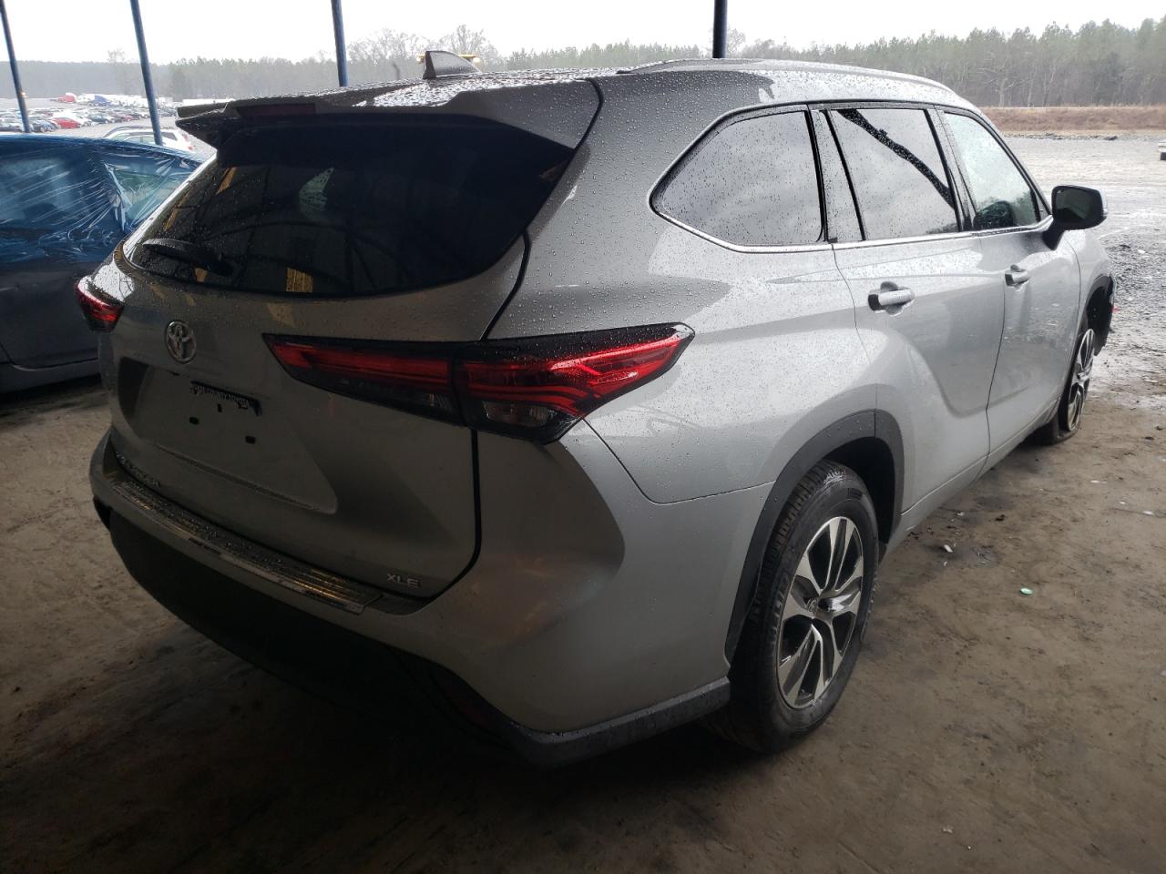 Photo 4 from auction – 2022 TOYOTA HIGHLANDER with VIN 5TDGZRAH6NS100668