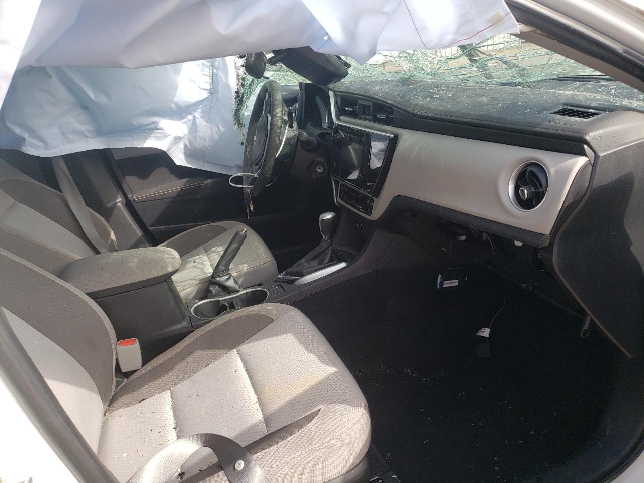 Photo 5 from auction – 2019 TOYOTA COROLLA L with VIN 2T1BURHE4KC241005