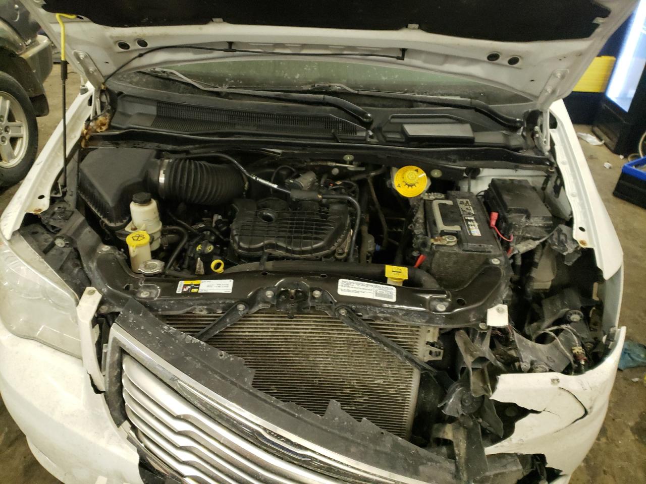 Photo 7 from auction – 2015 CHRYSLER TOWN & COU with VIN 2C4RC1CG0FR563318