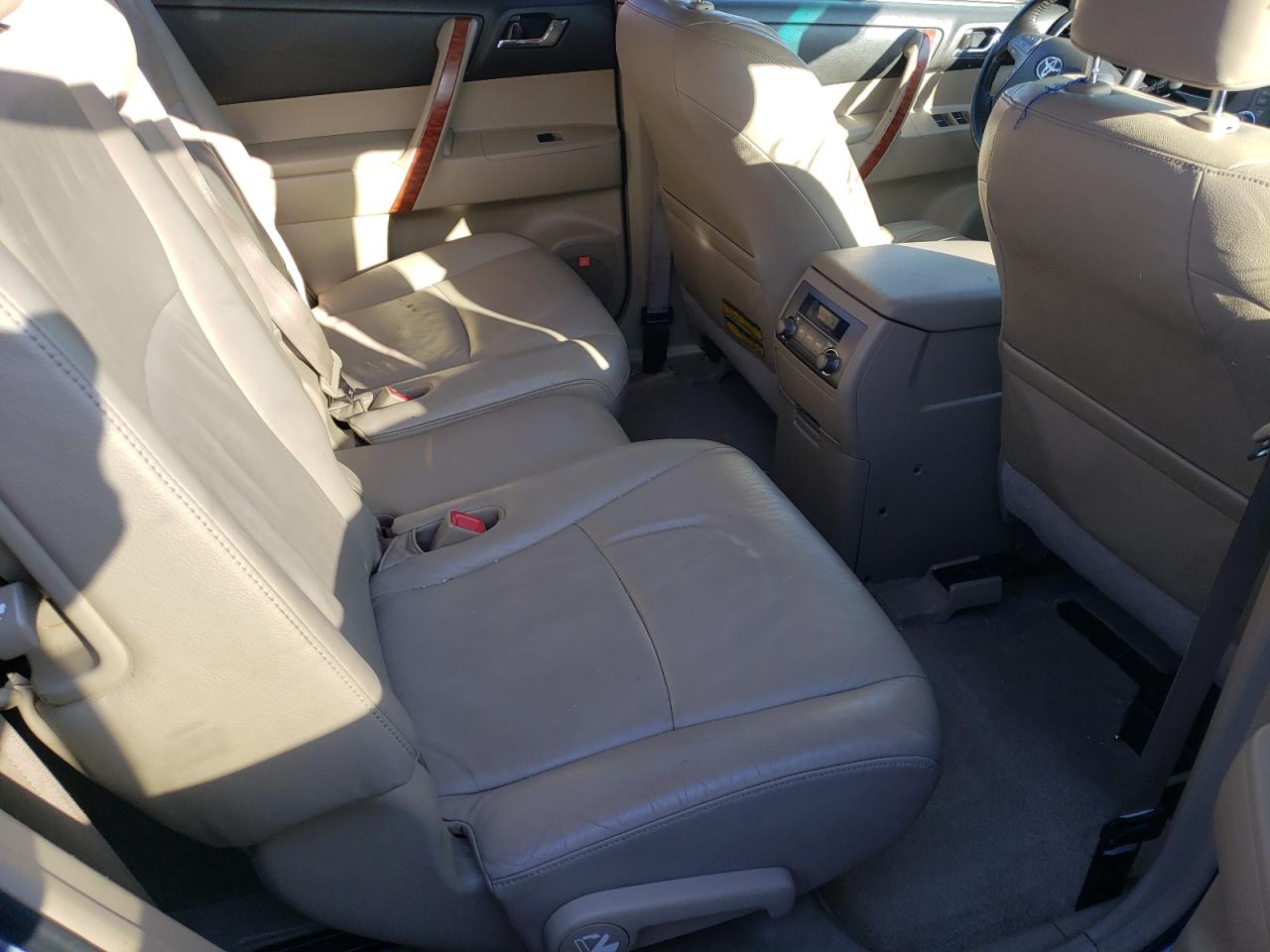 Photo 6 from auction – 2008 TOYOTA HIGHLANDER with VIN JTEDS42A782051323