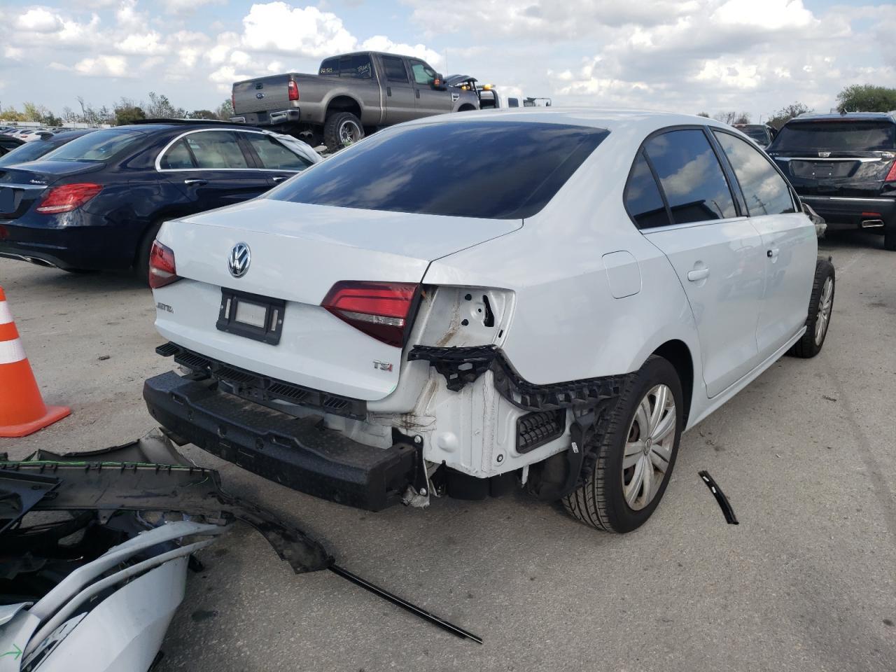 Photo 4 from auction – 2017 VOLKSWAGEN JETTA S with VIN 3VW2B7AJXHM388878