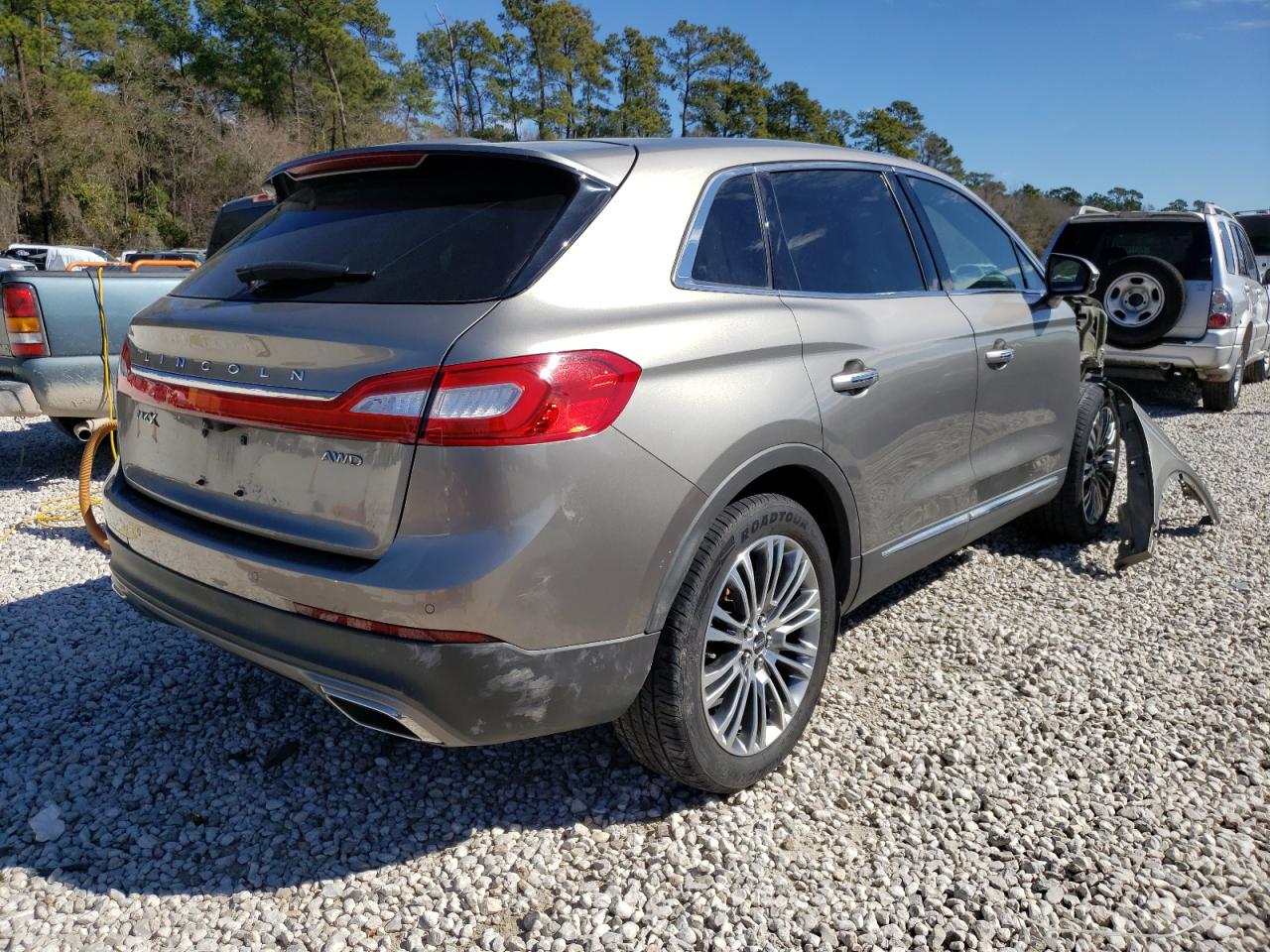 Photo 4 from auction – 2016 LINCOLN MKX RESERV with VIN 2LMTJ8LR4GBL37105