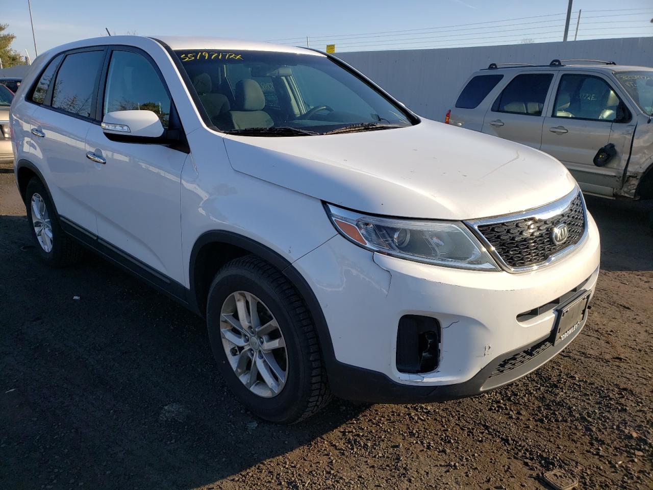 KIA SORENTO LX 2015 with VIN 5XYKT3A66FG625543 - Photo from auction