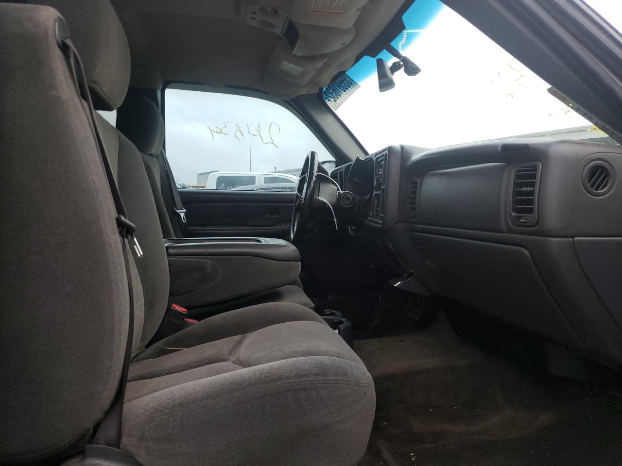 Photo 5 from auction – 2004 CHEVROLET SILVERADO with VIN 2GCEC19T641197198