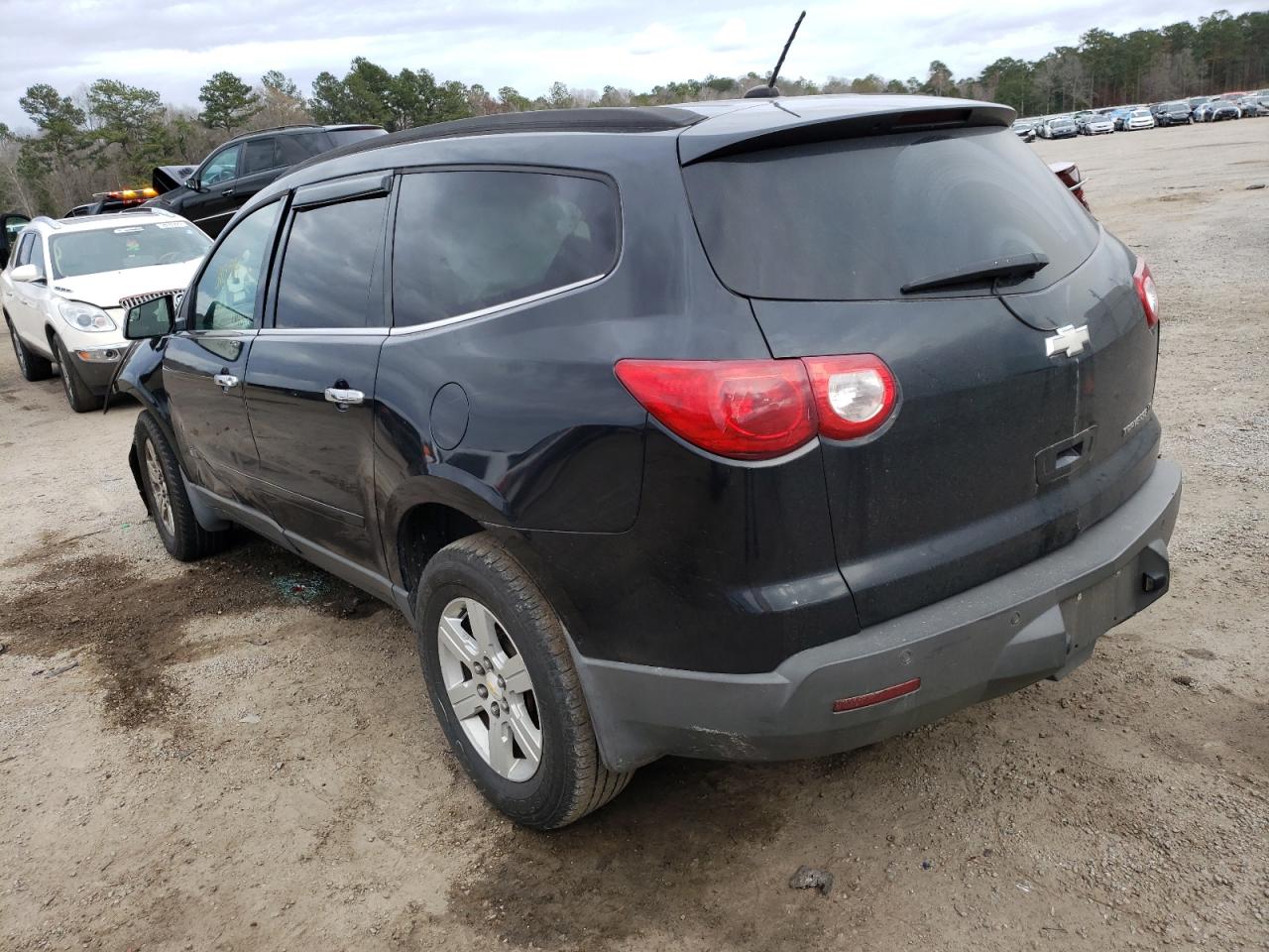Photo 3 from auction – 2010 CHEVROLET TRAVERSE L with VIN 1GNLRFED1AS147605