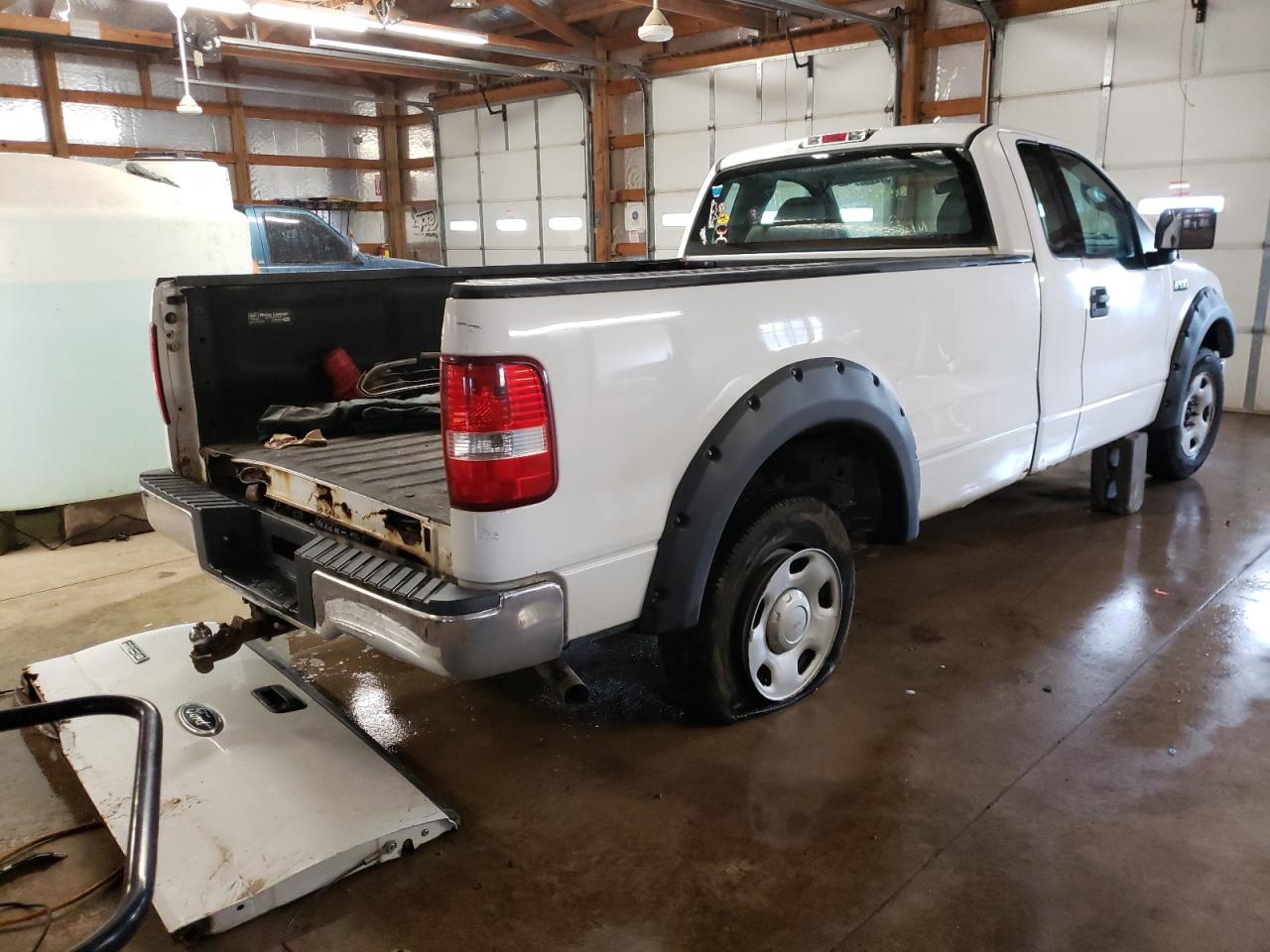 Photo 4 from auction – 2004 FORD F150 with VIN 1FTRF12W74NC26932