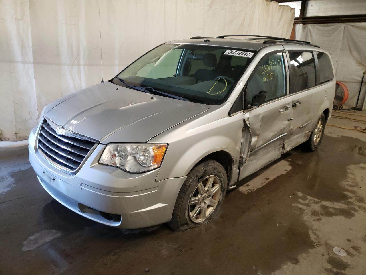 Photo 2 from auction – 2009 CHRYSLER TOWN & COU with VIN 2A8HR54149R633993