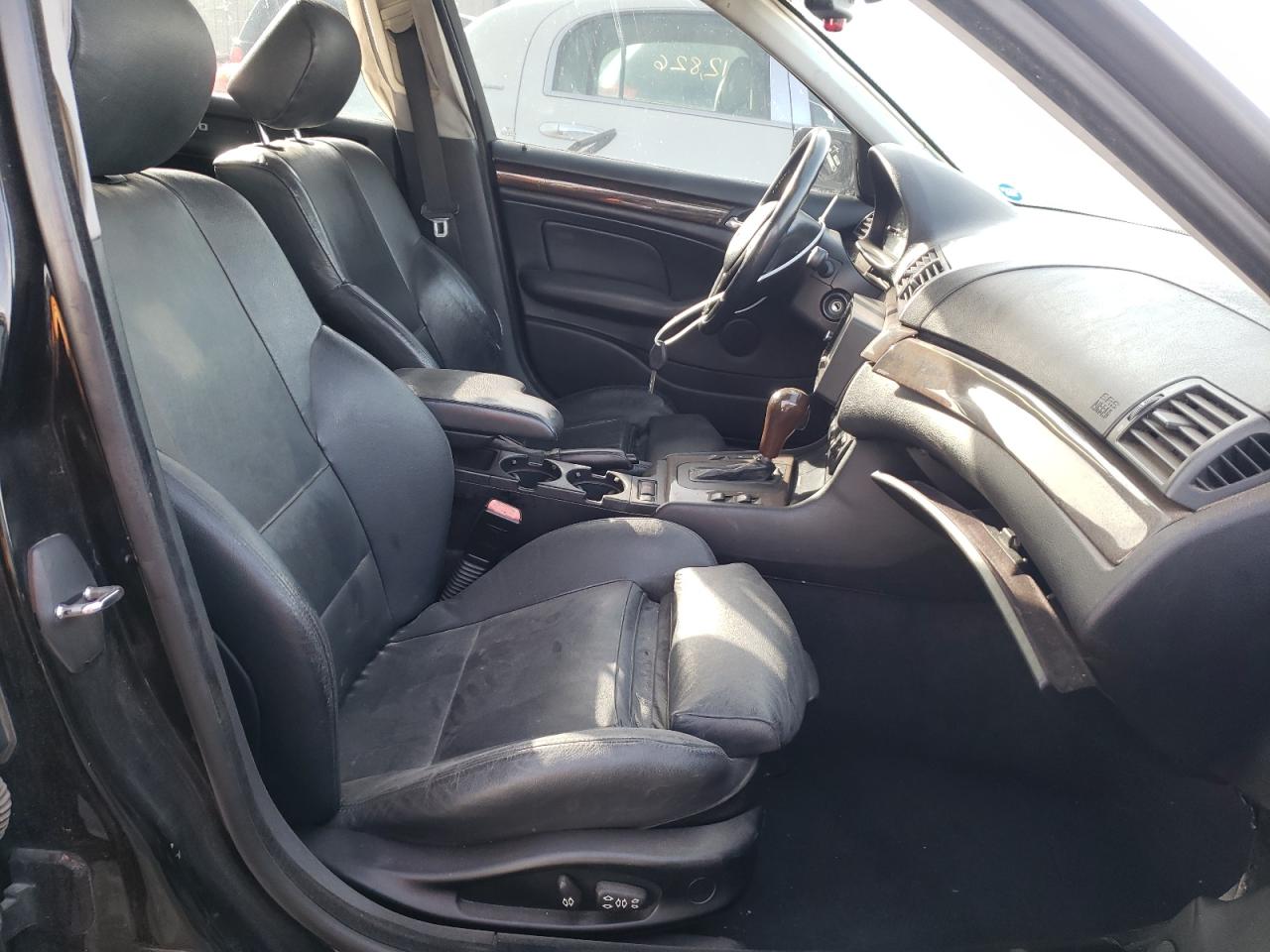 Photo 5 from auction – 2003 BMW 325 I with VIN WBAAZ33473PH34284