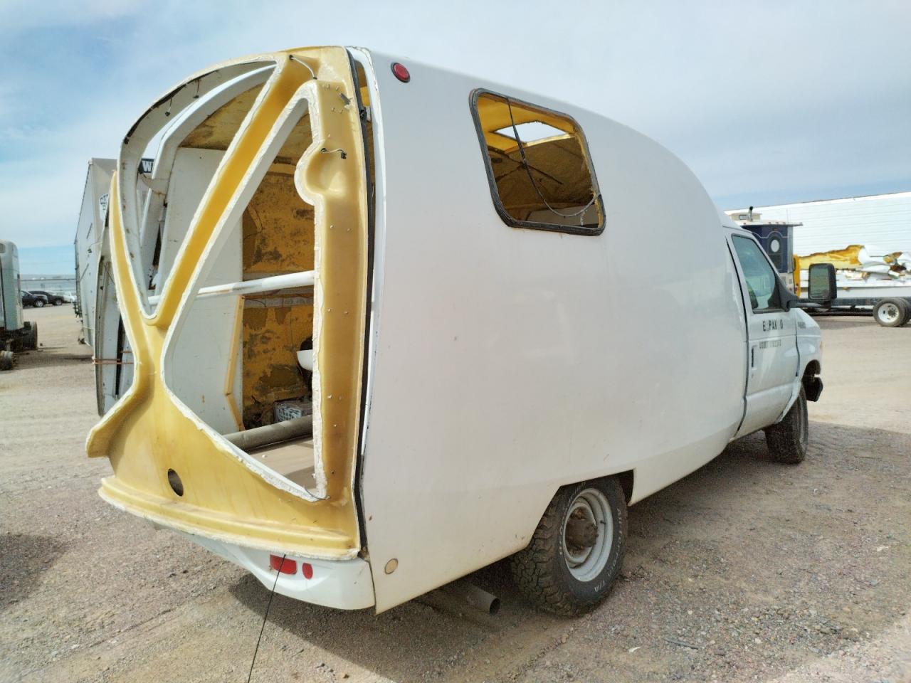 Photo 4 from auction – 2000 FORD ECONOLINE with VIN 1FDSE35L0YHB64825