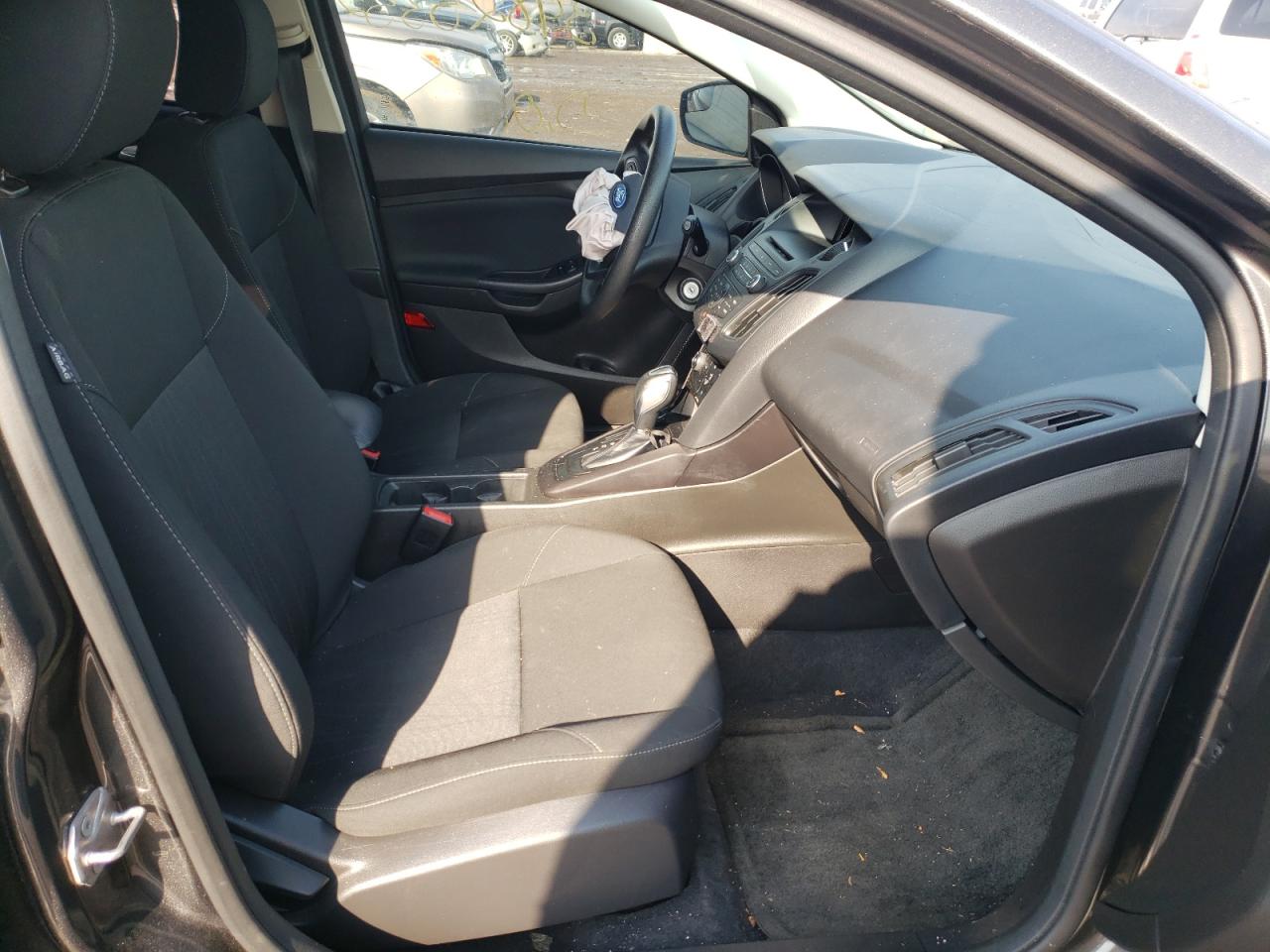 Photo 5 from auction – 2015 FORD FOCUS SE with VIN 1FADP3K28FL347344