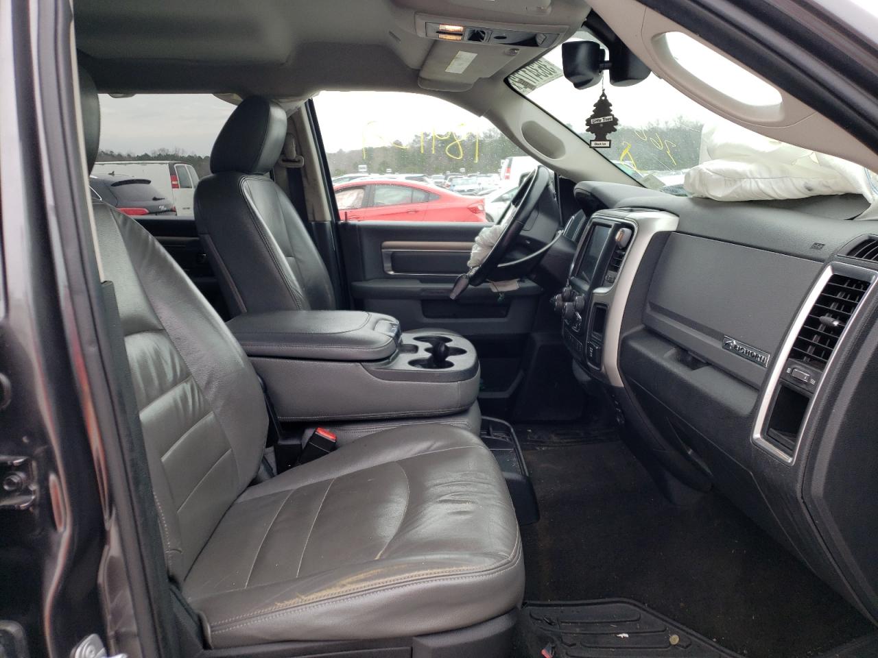 Photo 5 from auction – 2017 RAM 1500 SLT with VIN 1C6RR6LG4HS752199