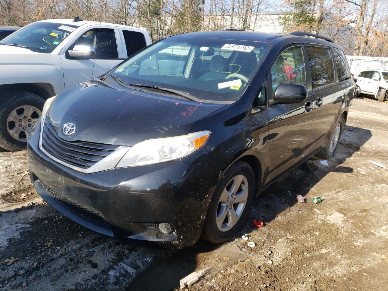 Photo 2 from auction – 2014 TOYOTA SIENNA LE with VIN 5TDKK3DC8ES484156
