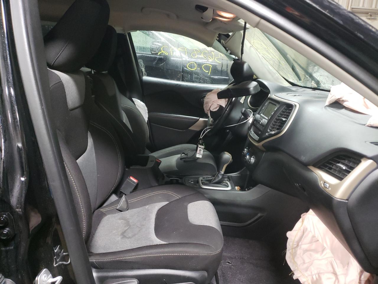 Photo 5 from auction – 2018 JEEP CHEROKEE L with VIN 1C4PJLCB4JD616062