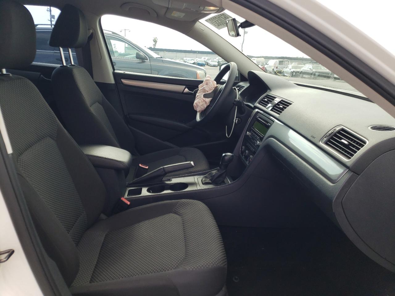 Photo 5 from auction – 2013 VOLKSWAGEN PASSAT S with VIN 1VWAP7A3XDC036538