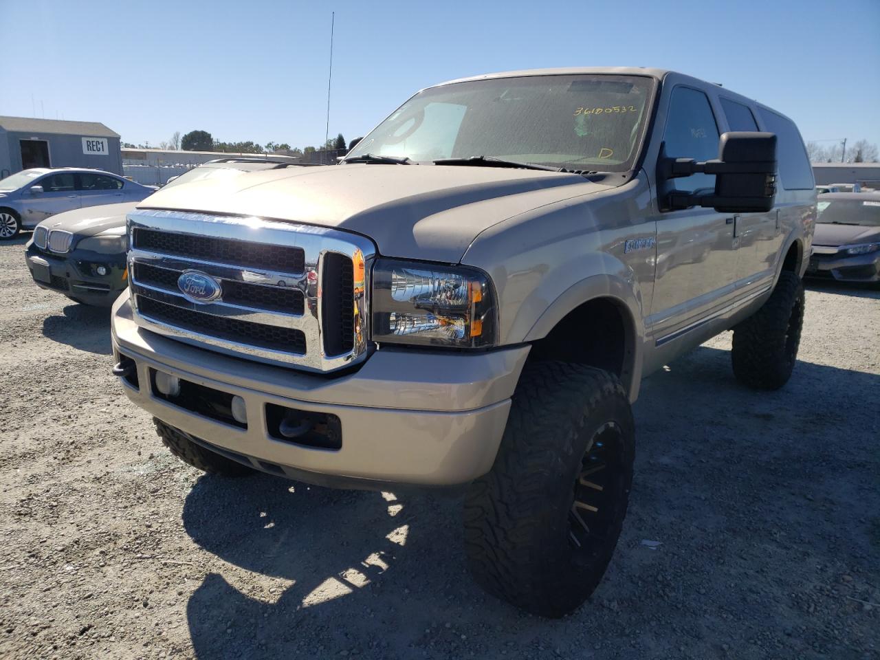 Photo 2 from auction – 2005 FORD EXCURSION with VIN 1FMSU43P65EA12821