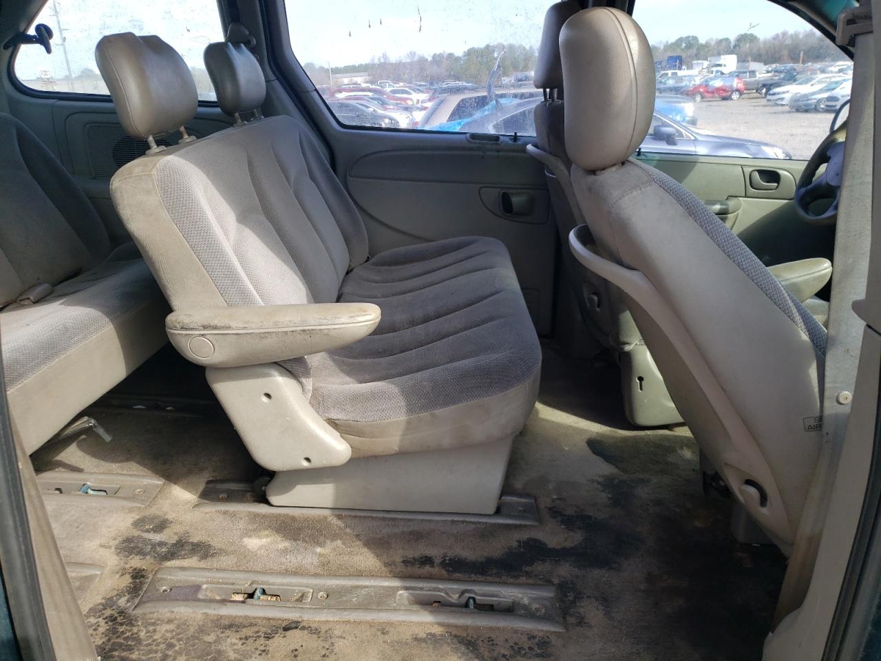 Photo 6 from auction – 2001 CHRYSLER VOYAGER with VIN 1C8GJ25B81B133689