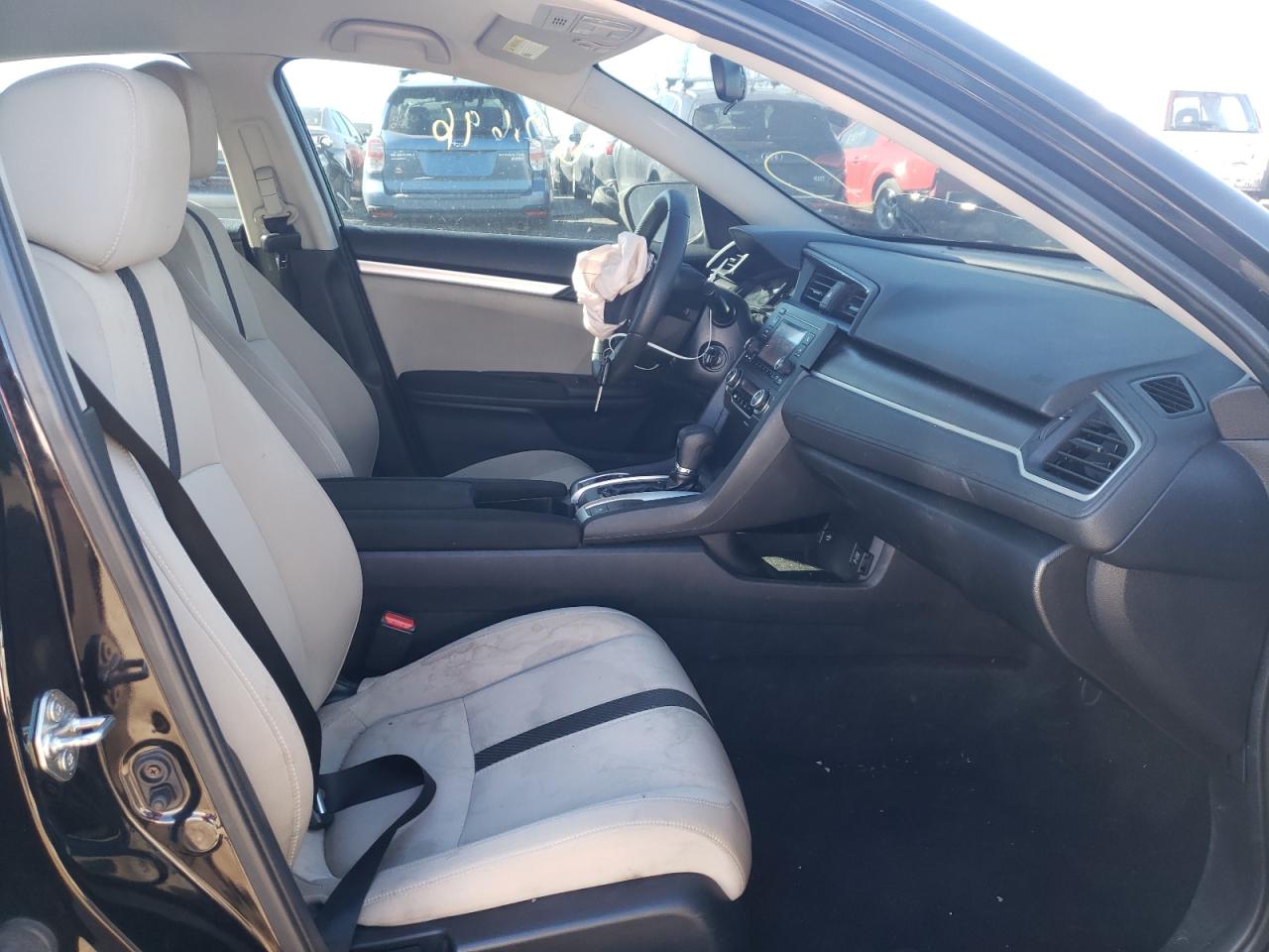 Photo 5 from auction – 2016 HONDA CIVIC LX with VIN 19XFC2F59GE240682