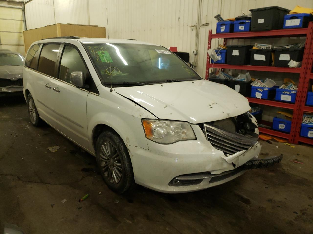 CHRYSLER TOWN & COU 2015 with VIN 2C4RC1CG0FR563318 - Photo from auction